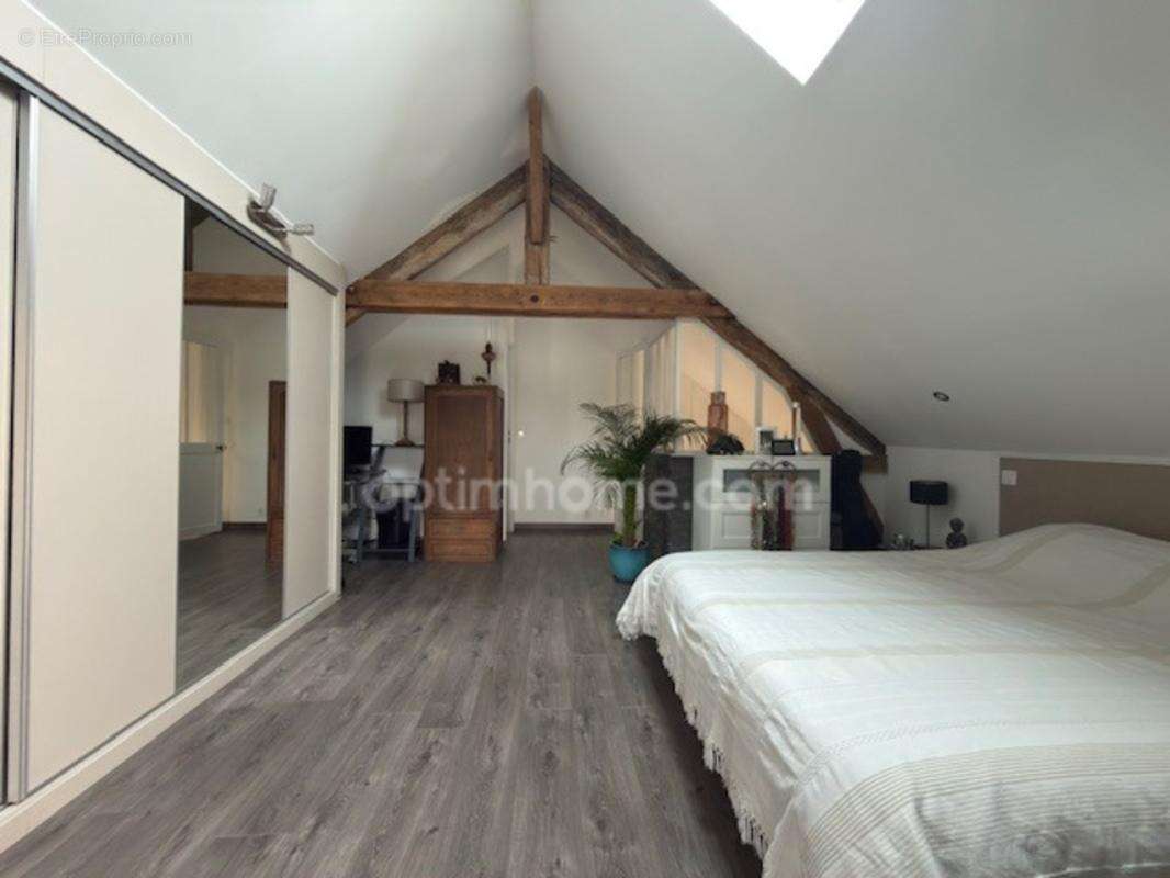 SAINT CYR SOUS DOURDAN. Maison de charme rénovée 120 m² – Suite parentale – Garage – Dépendances – Jardin 424 m² – Terrasse 35 m - photo 7