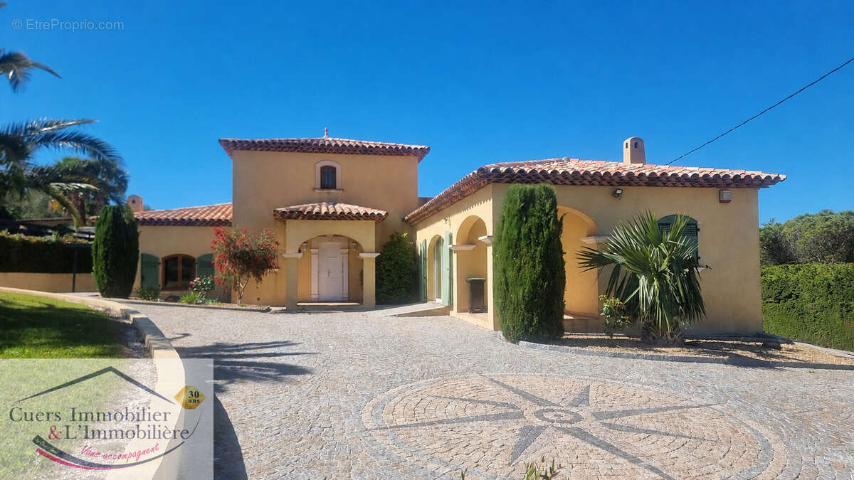 La crau villa t5 avec dependances et piscine - photo 23