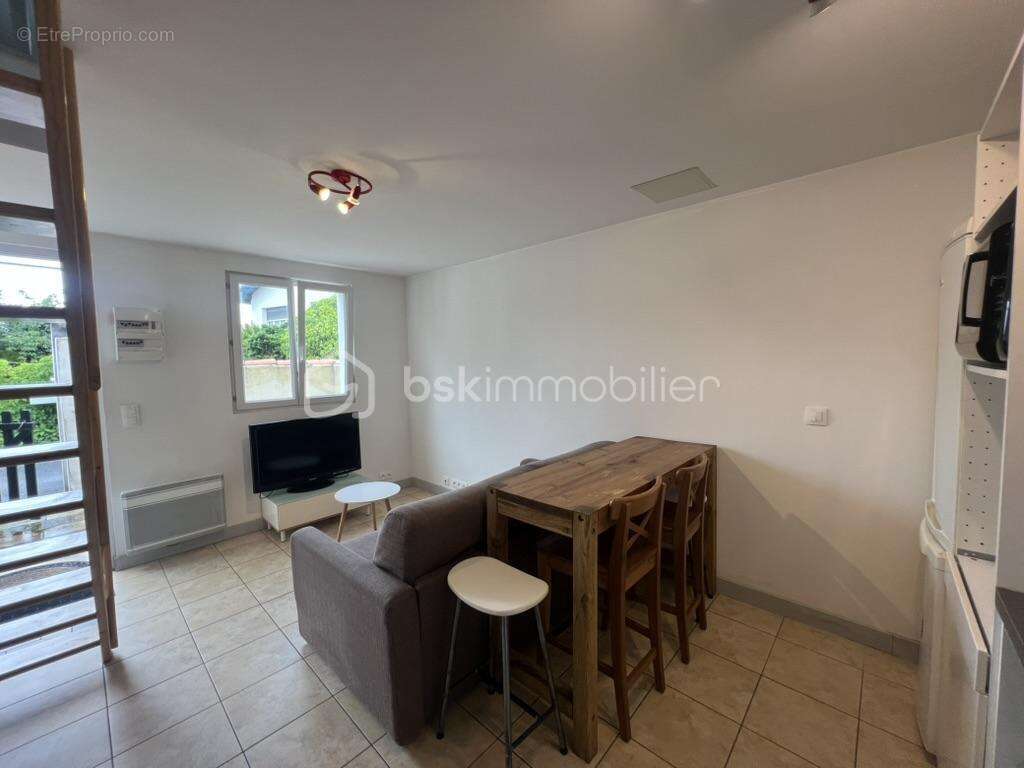 Proche Biarritz, Maison 110m2 + 2 T2 et un atelier- proximité toutes les commodités - photo 10