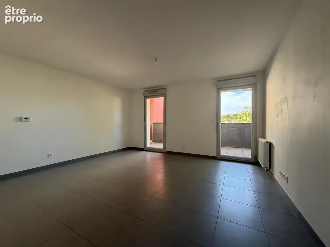 Marignane   t2 récent de 43 m2 avec terrasse et parking privatif - photo 5
