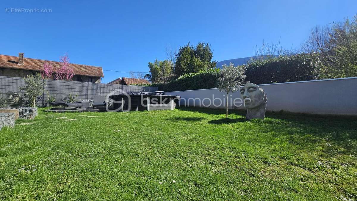 Maison à VAULNAVEYS-LE-BAS