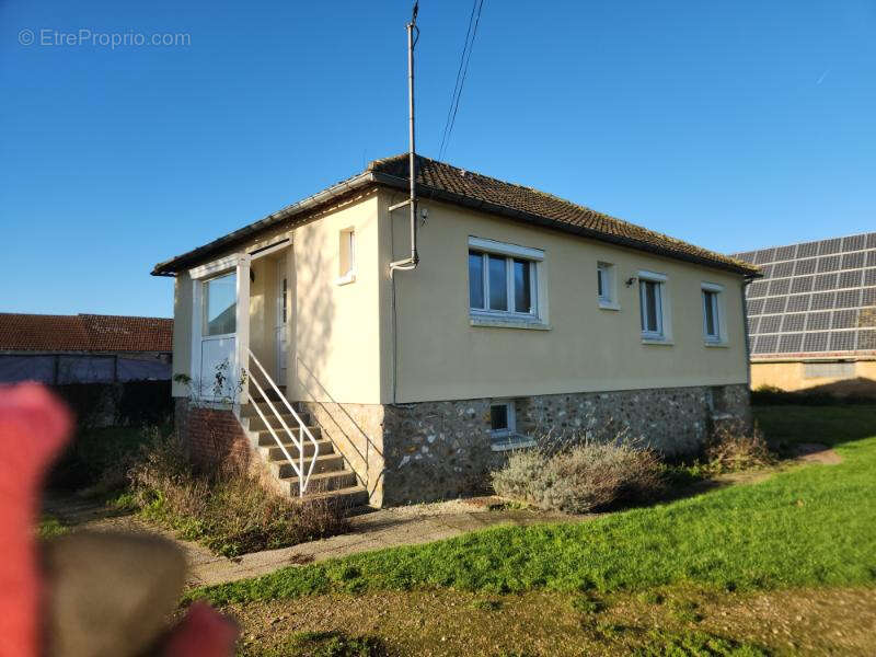 Maison à TREMBLAY-LES-VILLAGES