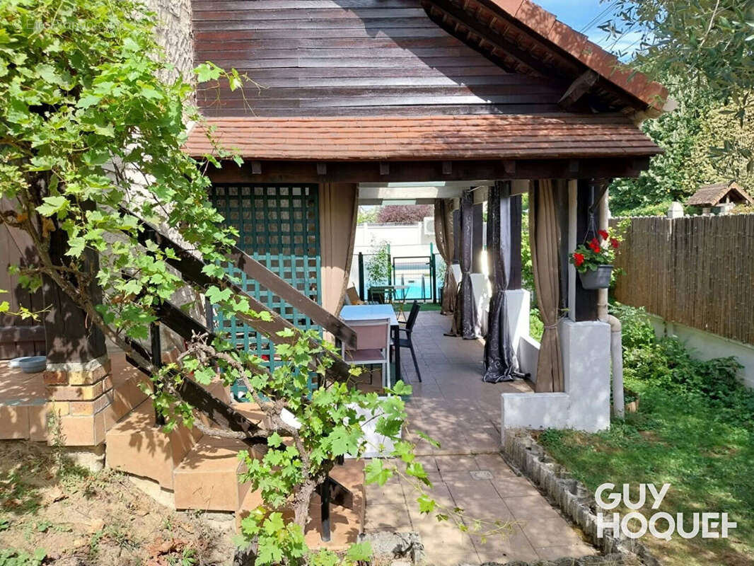 Maison à SAINTE-GENEVIEVE-DES-BOIS