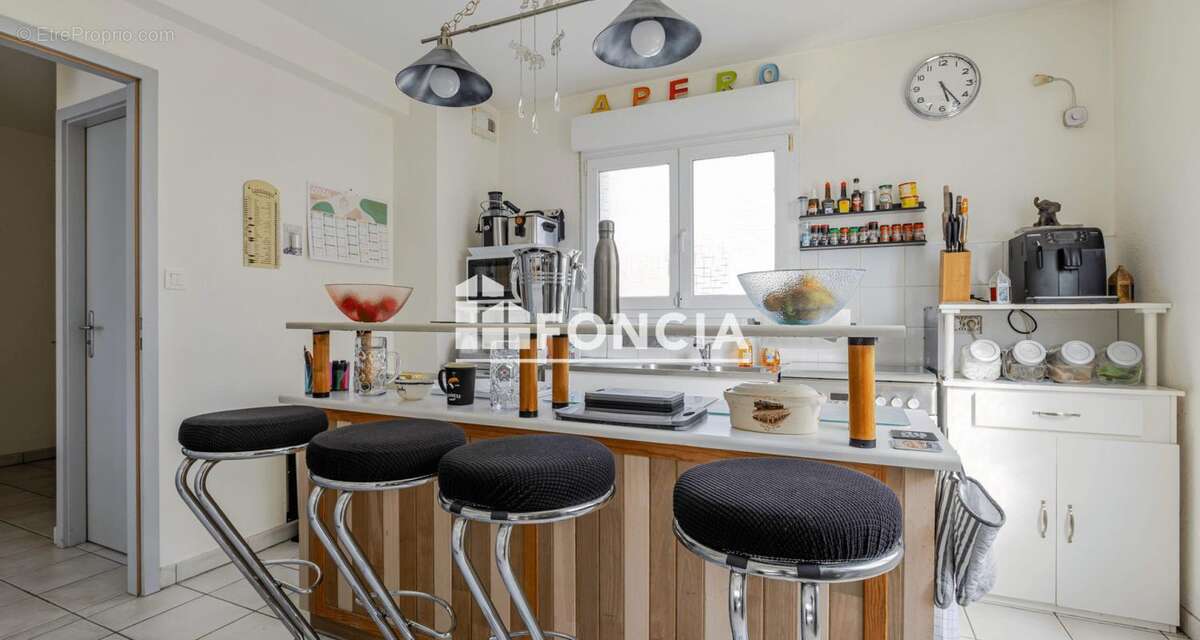 OPPORTUNITÉ RARE - Maison familiale 5 pièces avec jardin - photo 4