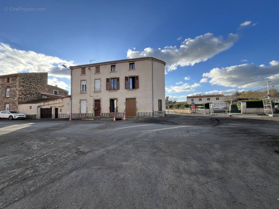 Maison à LE BREUIL-SUR-COUZE