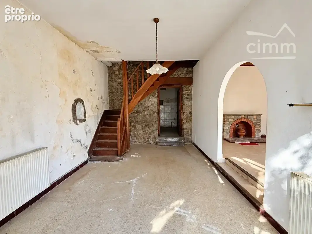 Saint-Nazaire-les-Eymes – Maison de village en pierre de 105 m² avec jardin - photo 3