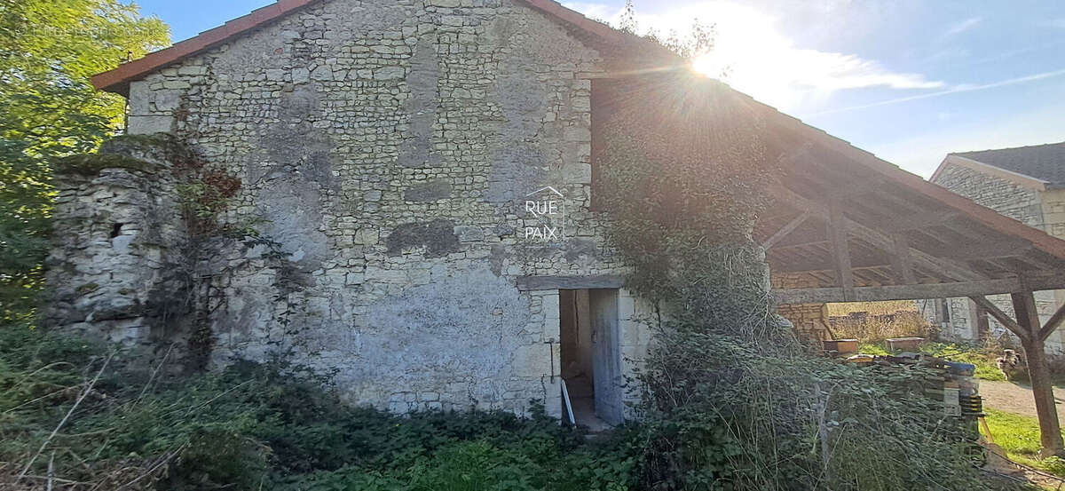 Autre à SAVIGNY-SOUS-FAYE