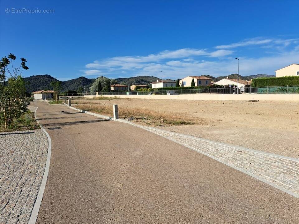 Terrain à PEYROLLES-EN-PROVENCE