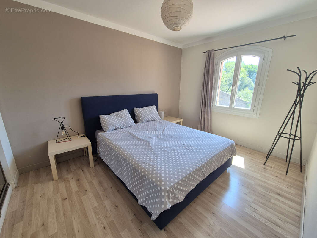 Maison à LE REVEST-LES-EAUX