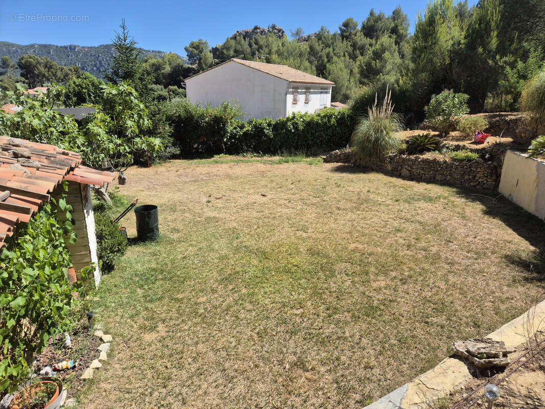 Maison à LE REVEST-LES-EAUX