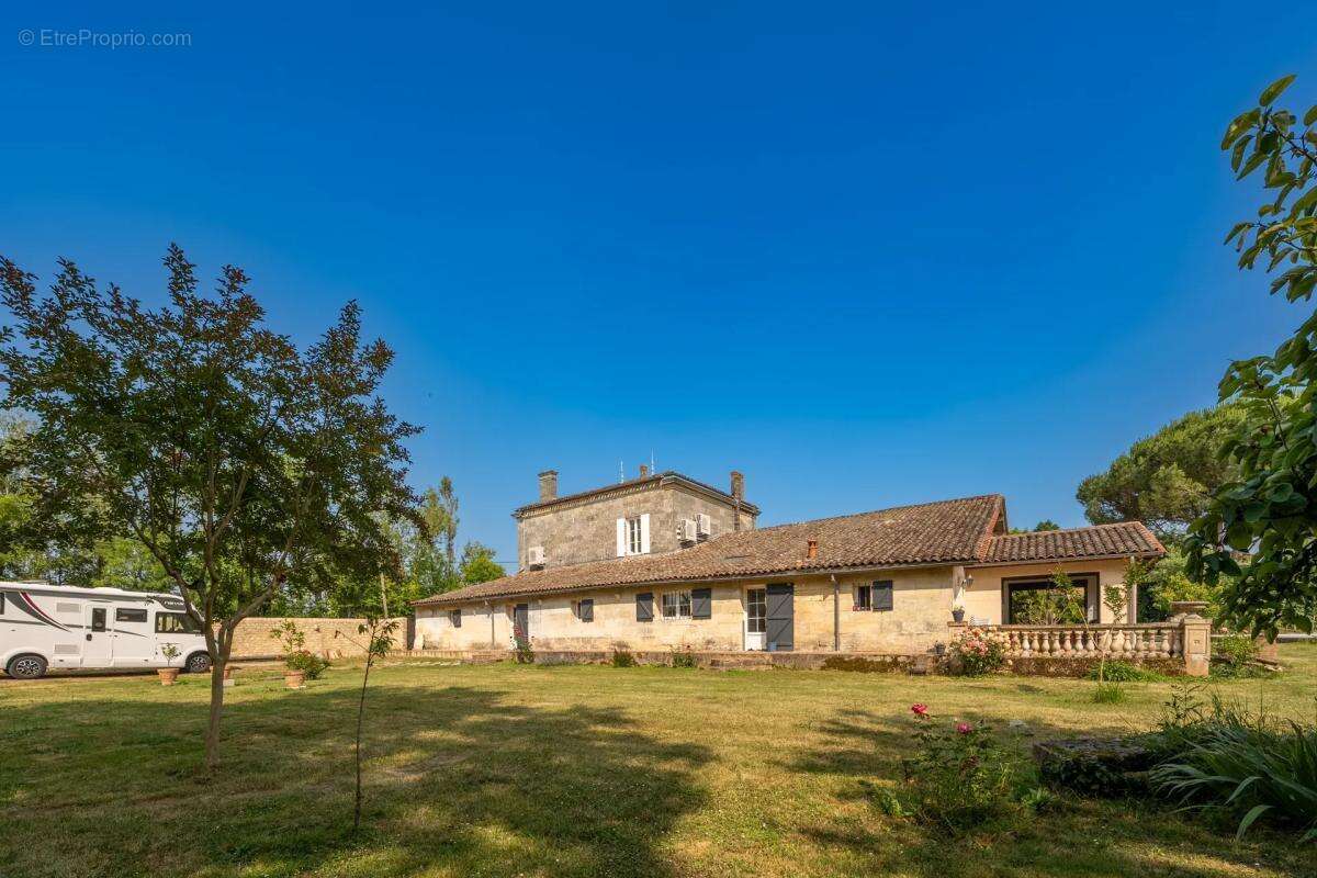 Maison à AMBES