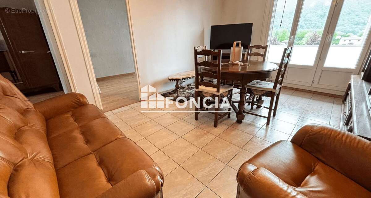 Appartement à SAINT-MARTIN-D'HERES