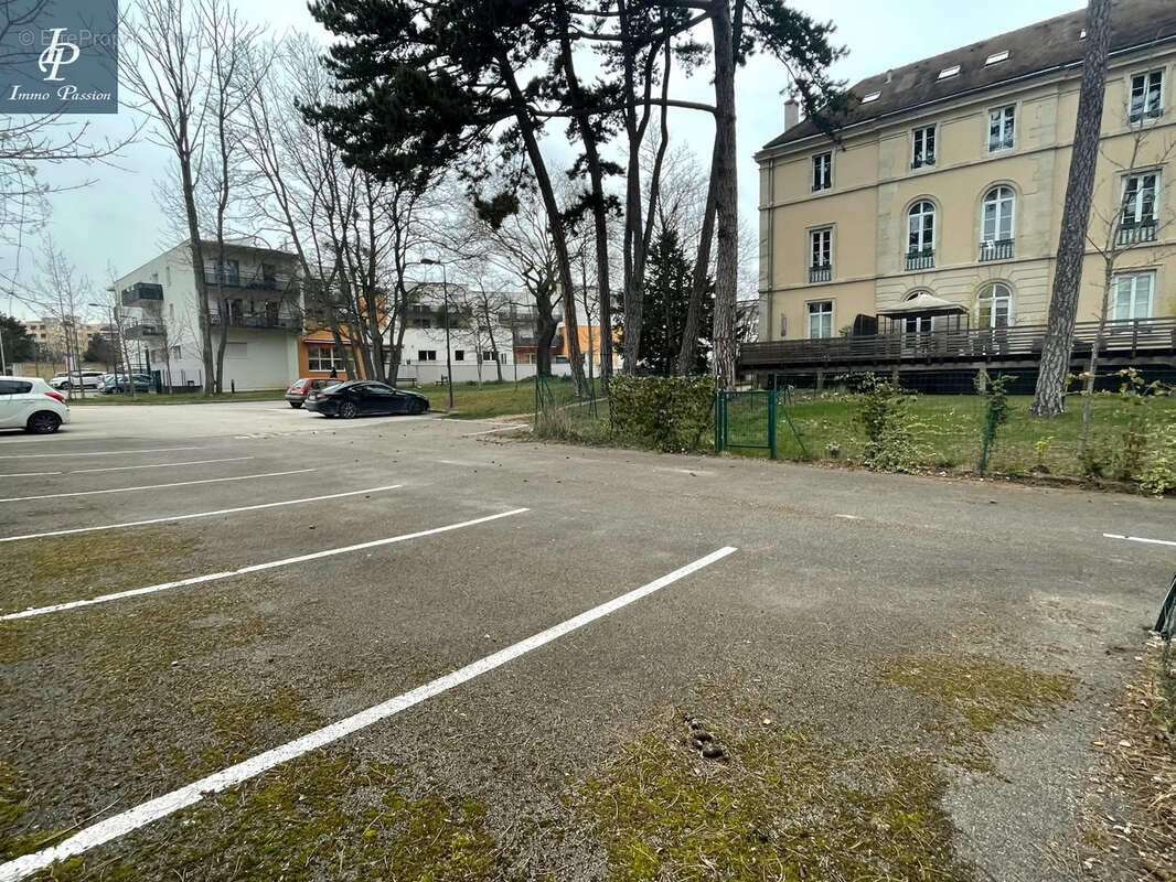 Parking à TALANT