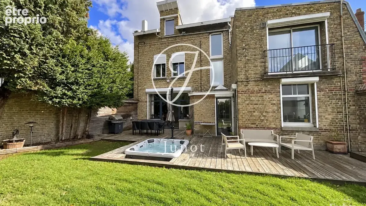 La Bassée - CENTRE - Maison - 9 pièces - 275m² - 4 chambres - Bureau - Jardin - Garage et parkings - photo 4