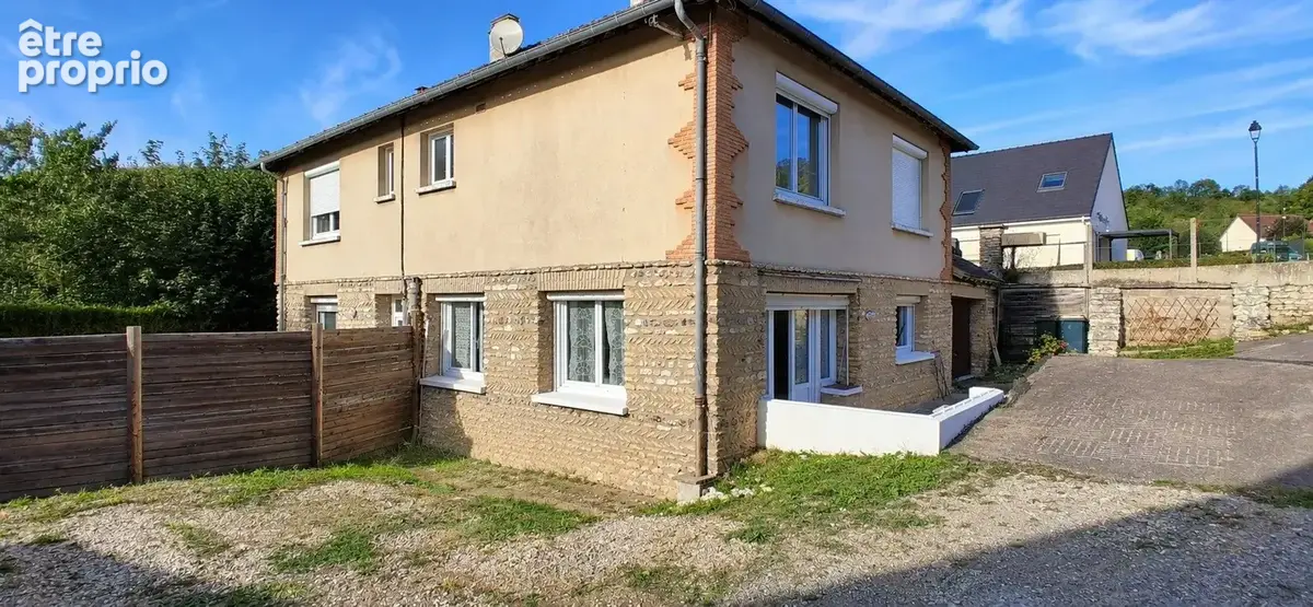 Appartement à MENILLES