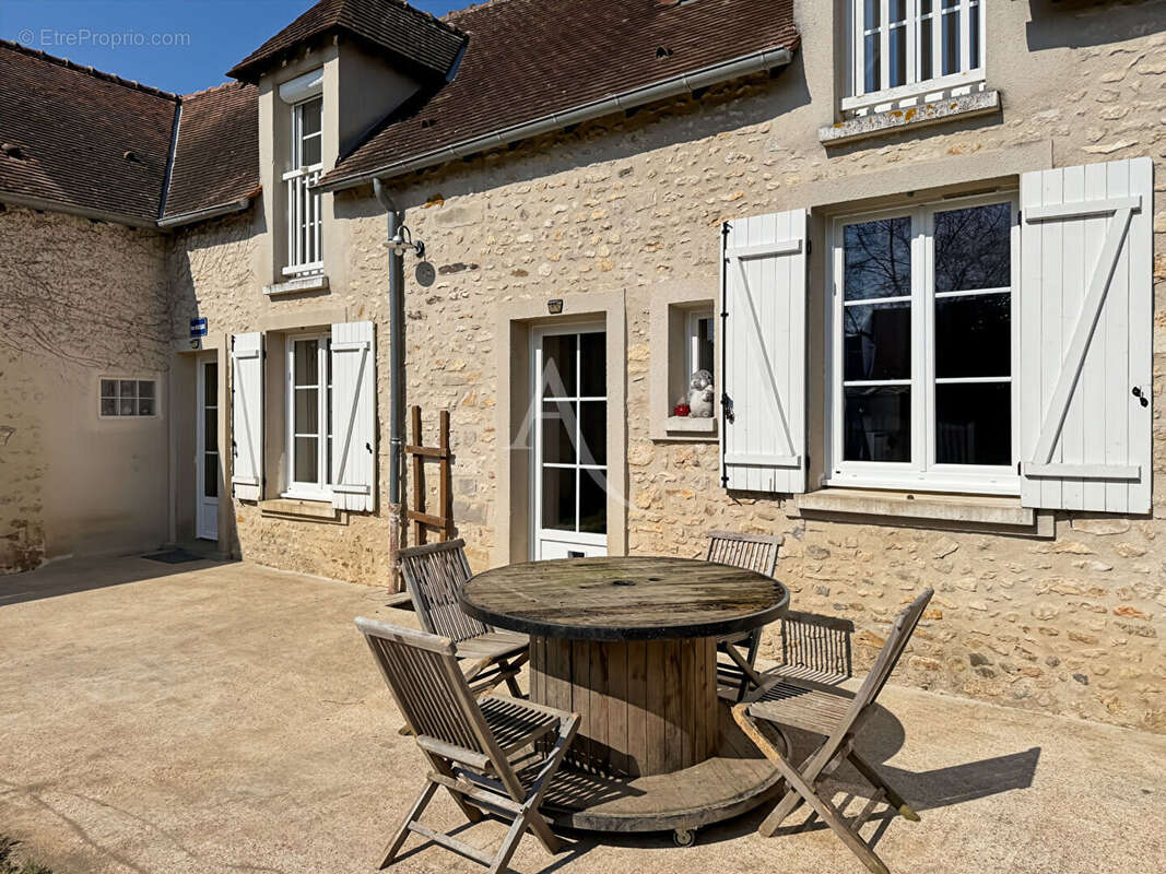 Maison à BRIERES-LES-SCELLES