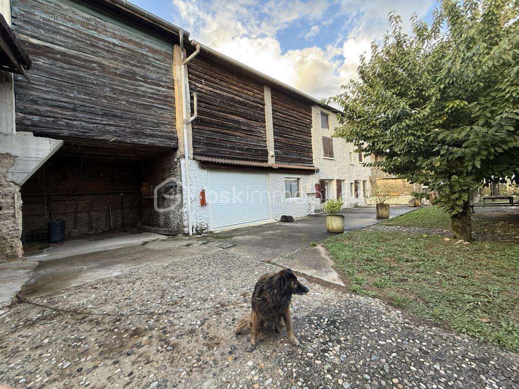 Maison à SAINT-HILAIRE-DU-ROSIER