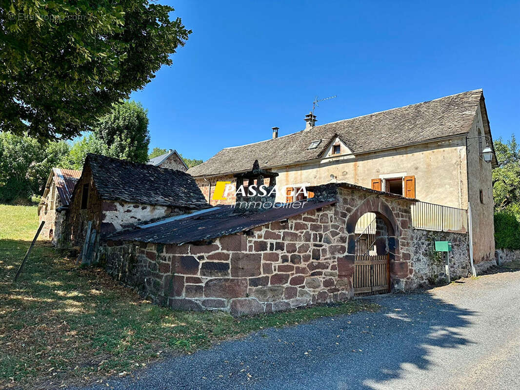 A VENDRE - Ancien corps de ferme et terrains - LAUSSELENQ - photo 2