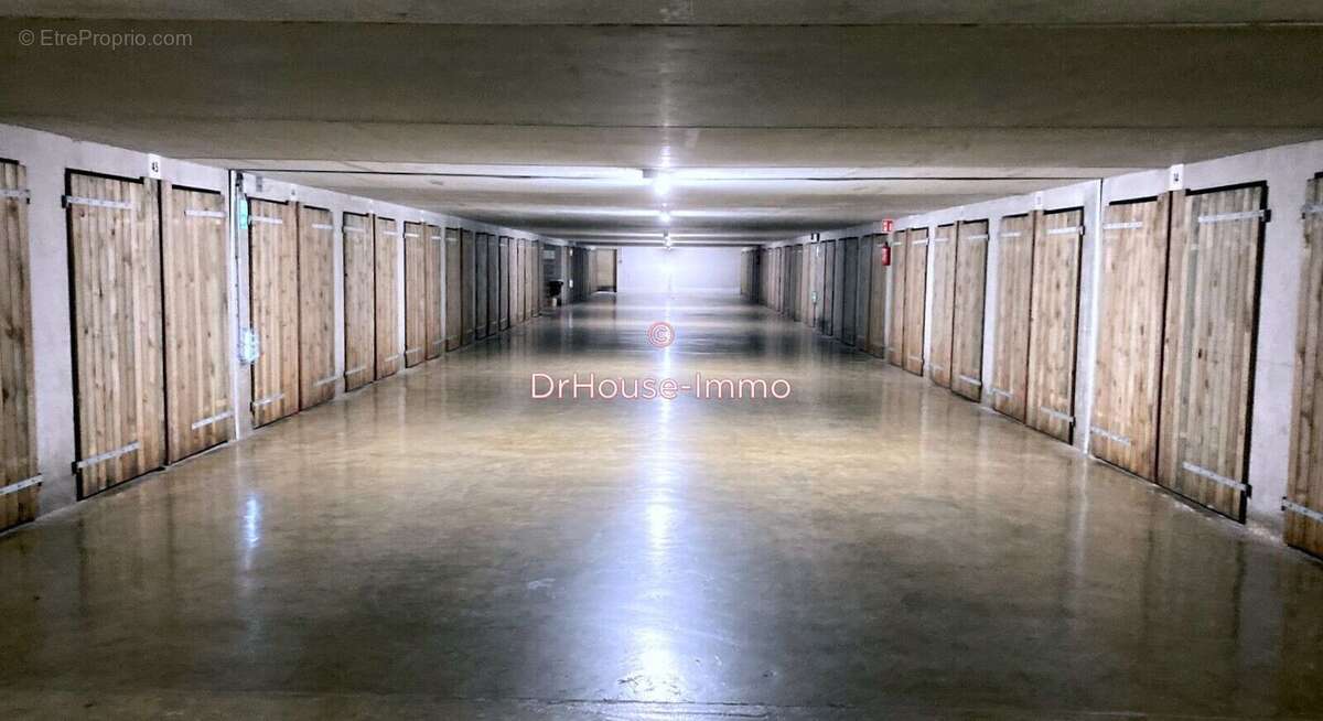 Parking à PLOUBAZLANEC