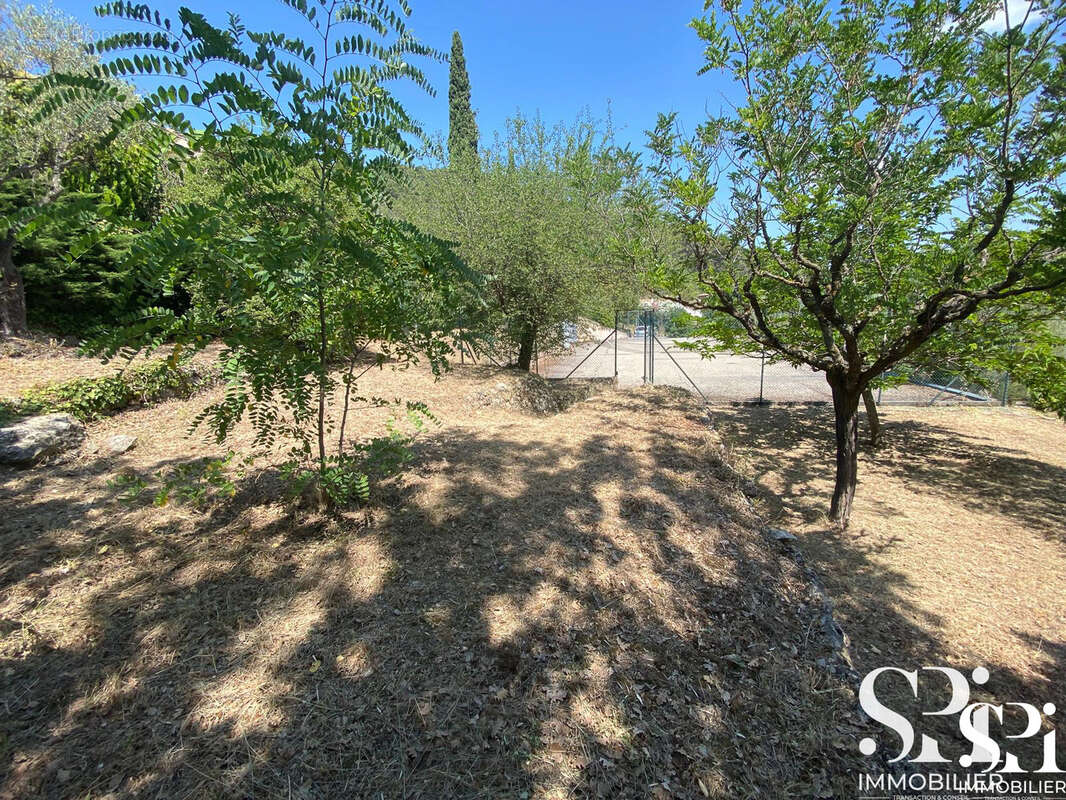 SOLLIES-PONT - Terrain constructible 1 631 m2 plat - photo 4