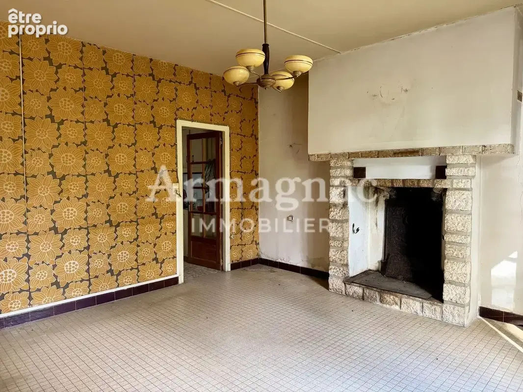Maison en pierre à rénover avec jardin et dépendances - photo 5