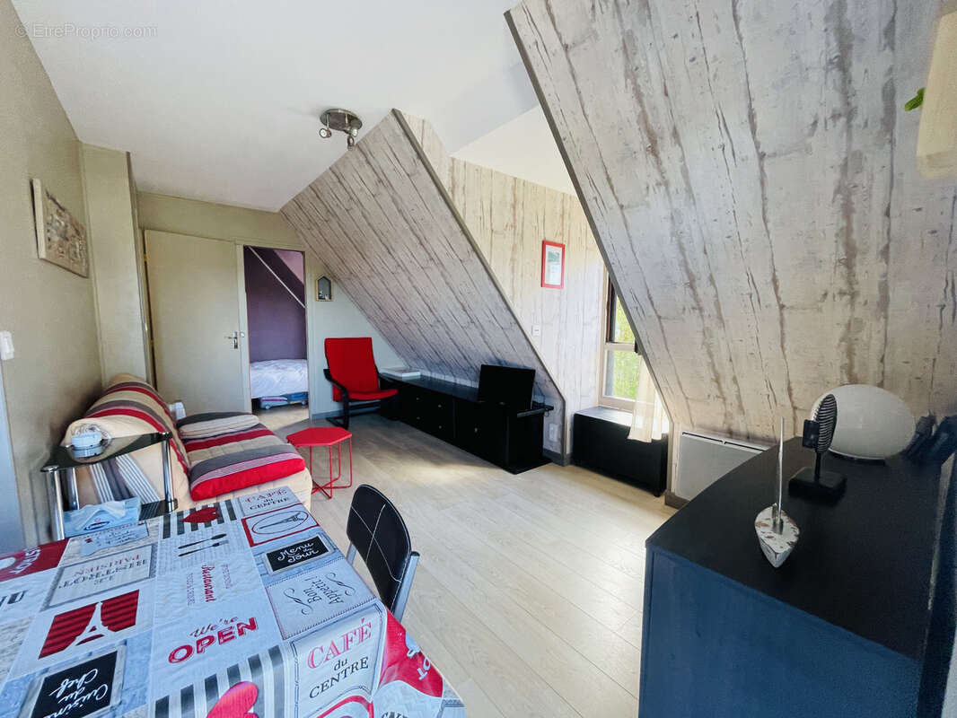50 m plage charmant 2 pieces balcon + cave + parking - photo 3