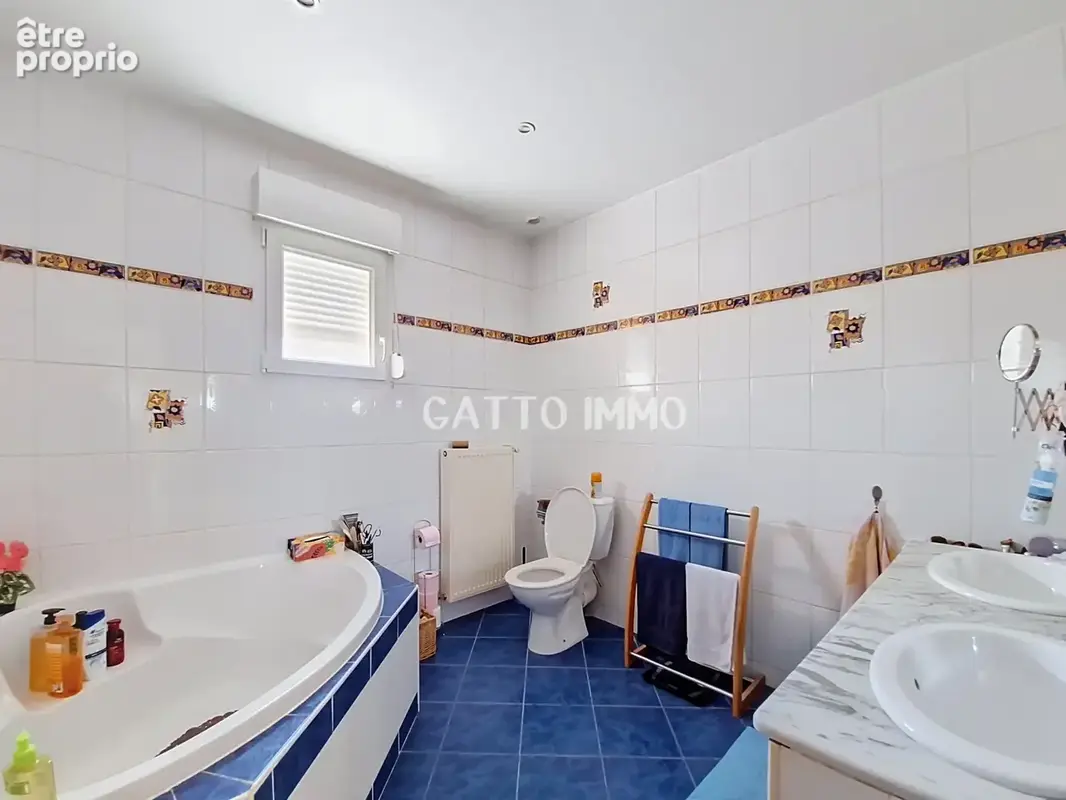 Maison de 140 m2 avec piscine sur 9 ares de terrain - photo 15