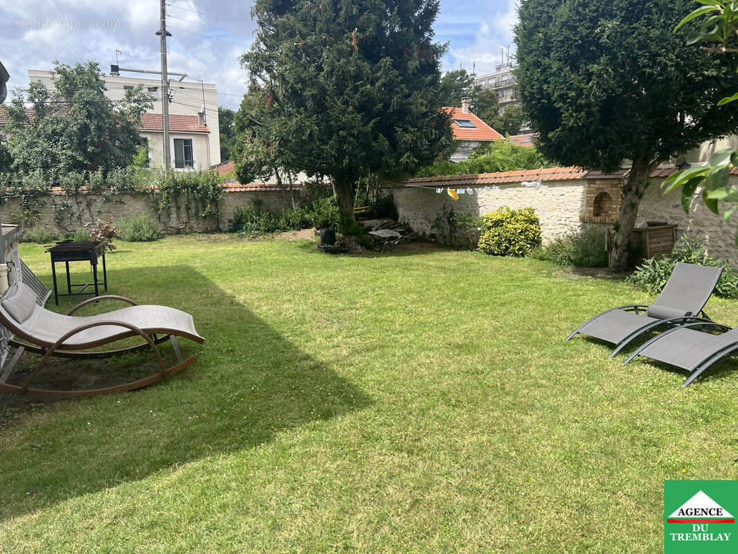 Terrain à CHAMPIGNY-SUR-MARNE
