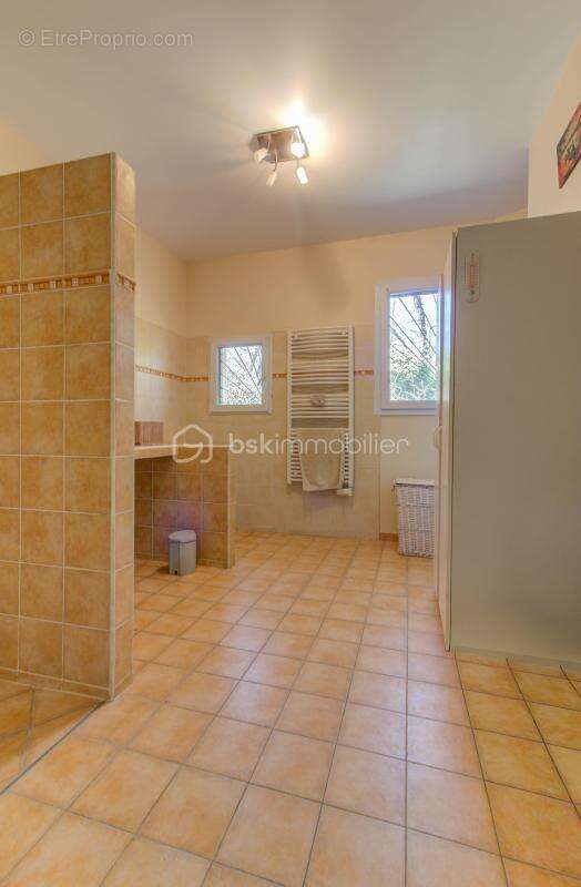 Maison à MONTELIMAR