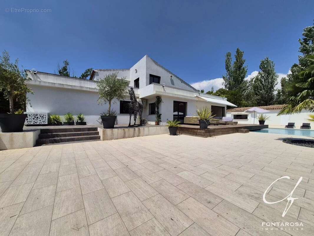 Maison à ROQUEBRUNE-SUR-ARGENS