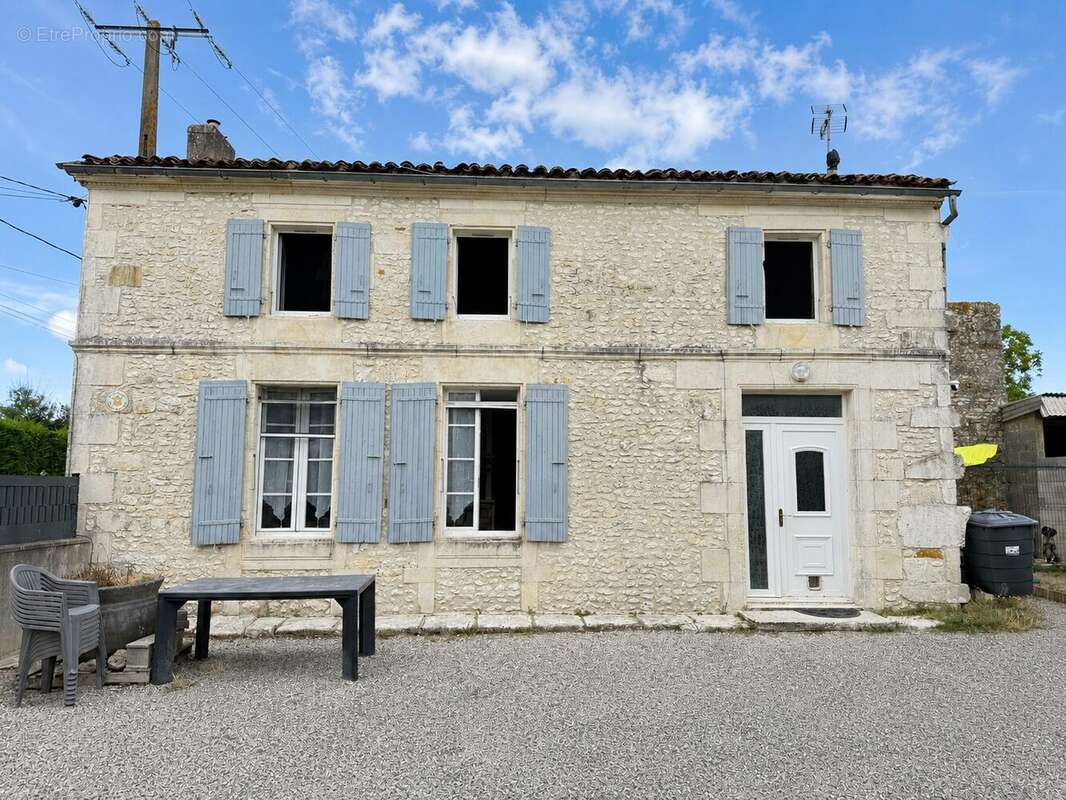 Maison 98 m² à Saint-Andre-De-Lidon  - photo 2