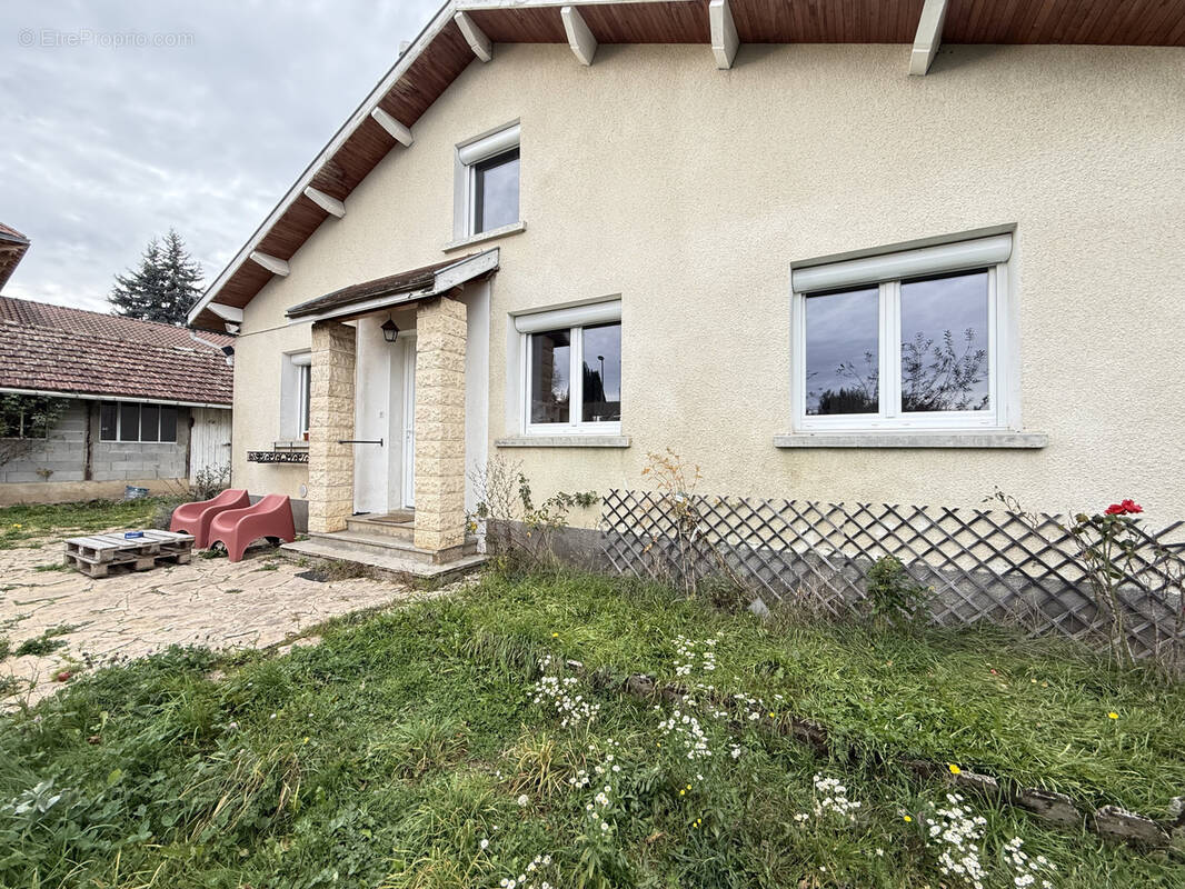 Maison à SAINT-REMY-SUR-DUROLLE