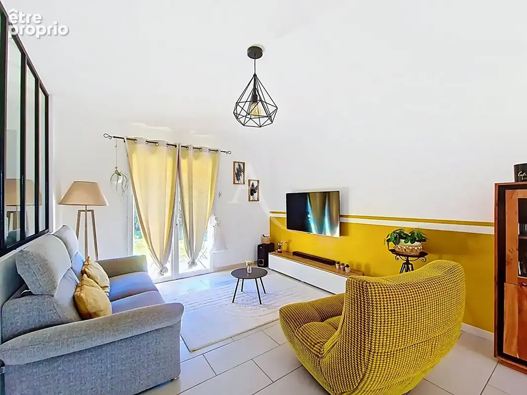 Maison de plain-pied située à st Macaire du bois. - photo 2
