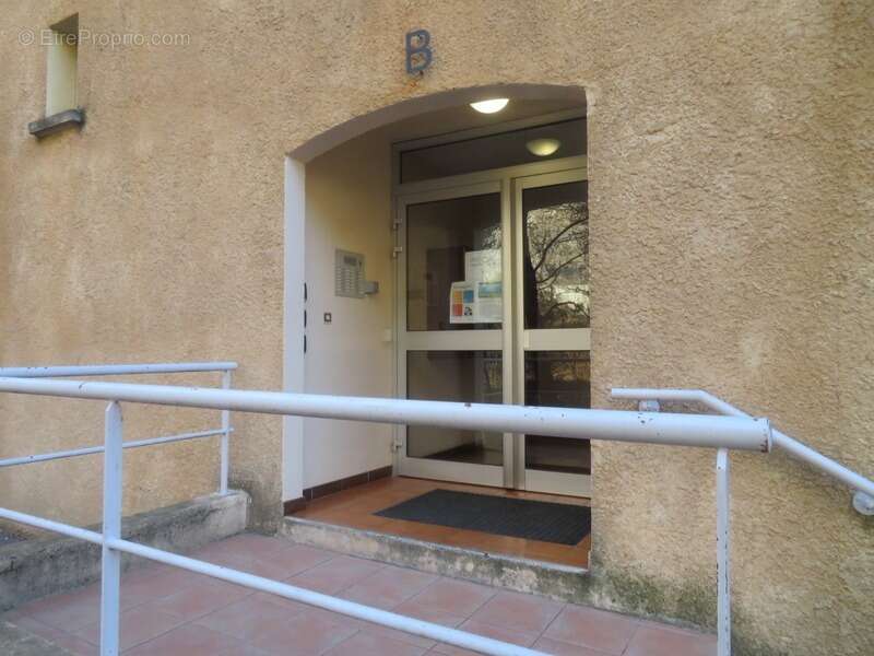 APPARTEMENT T1 de 48.50 m2, vendu meublé à  DIGNE LES BAINS (04) - photo 12