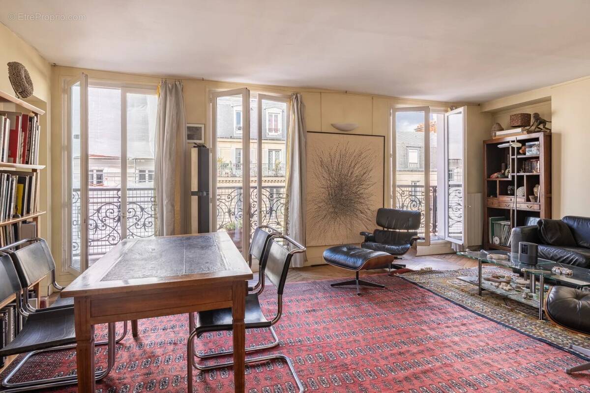Appartement à PARIS-10E
