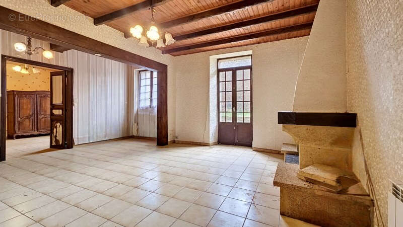 Maison à ESCALES