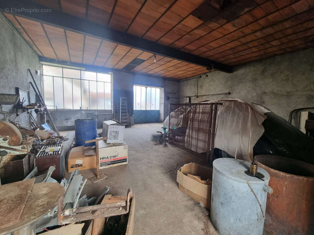 Photo 3 - Parking à UXEAU