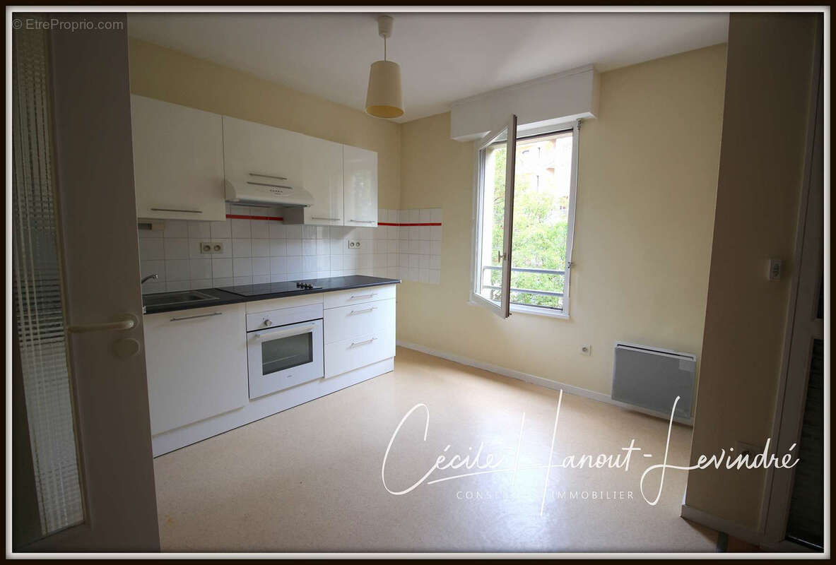 RENNES. CENTRE. Proche place des Lices - Dans une résidence séniors. Studio 32 m2 - 2ème étage avec ascenseur. - photo 4