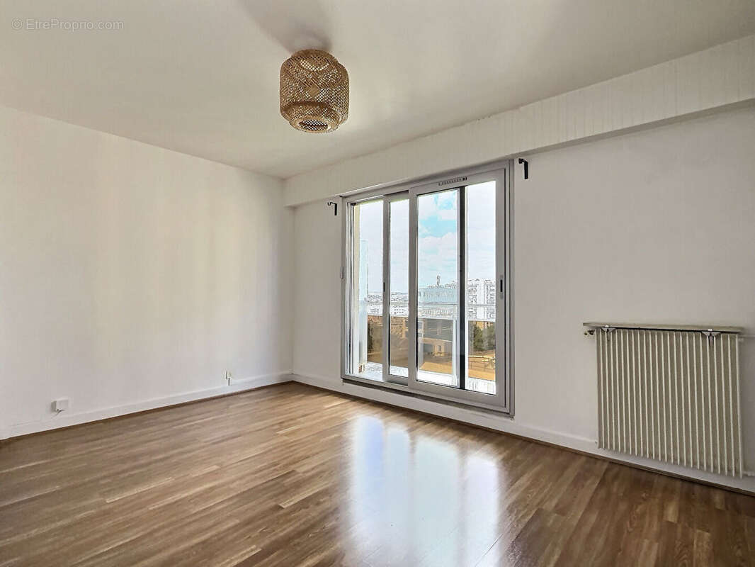 Appartement à PARIS-20E
