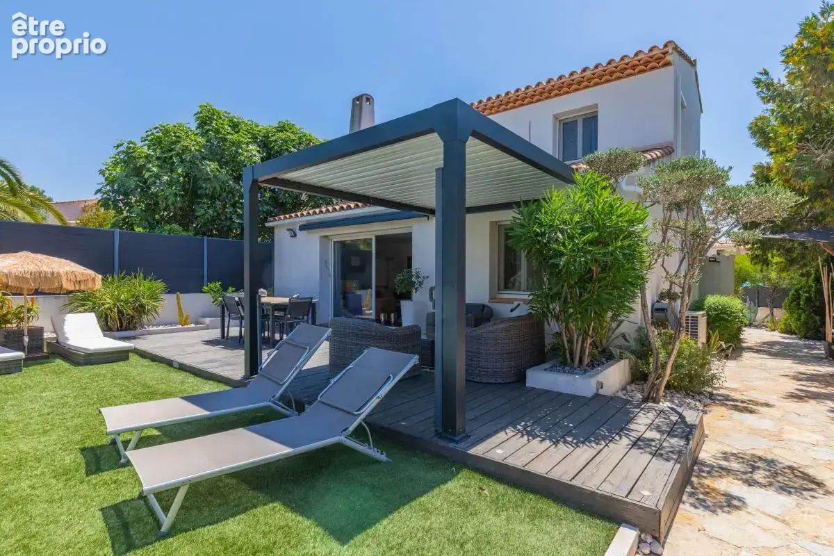 Maison de charme rénovée avec piscine chauffée et jardin à vendre a sanary-sur-mer - photo 10