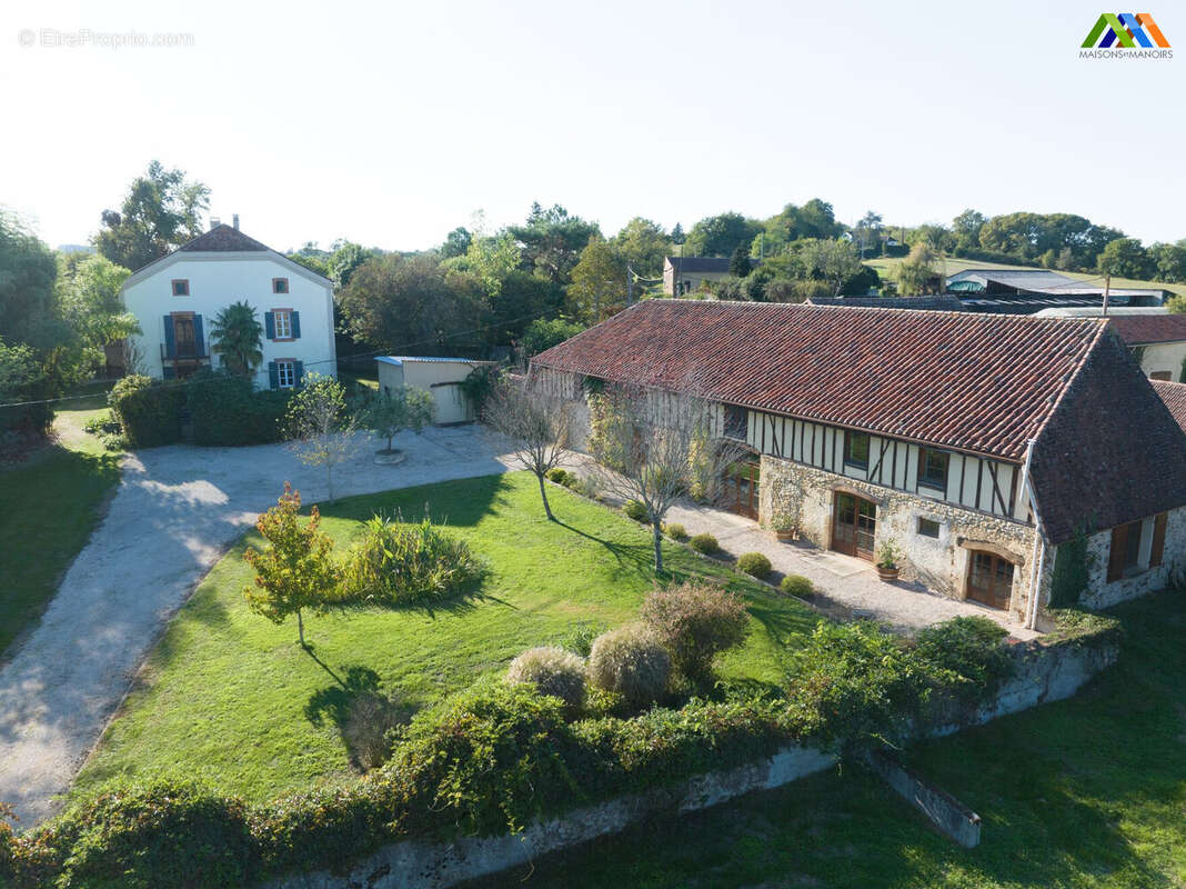 Maison 630 m² à Madiran  - photo 8