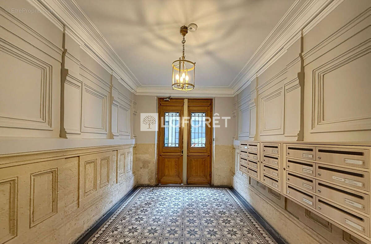 Appartement à PARIS-16E