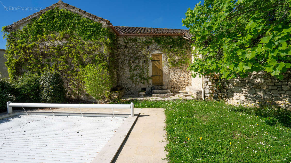 Maison à LACOUR