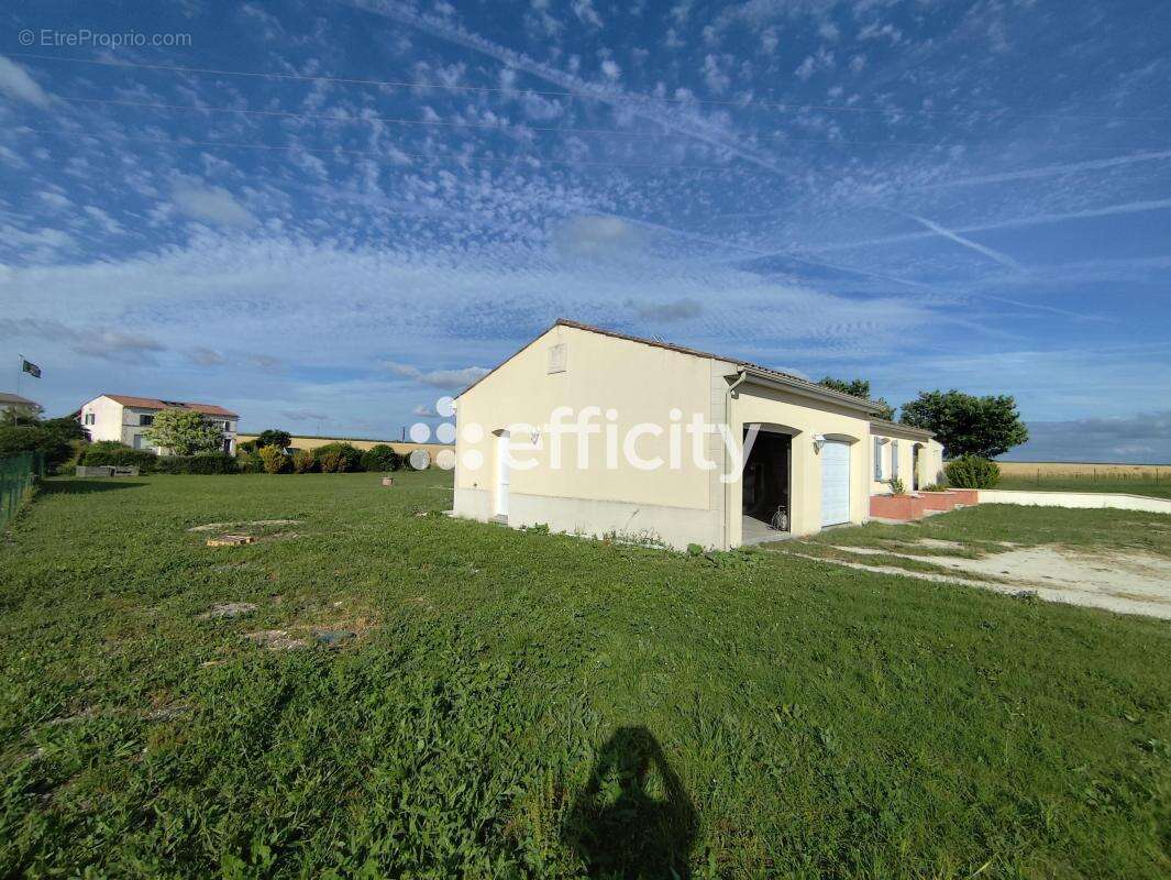 Maison 133 m² à Perignac  - photo 4
