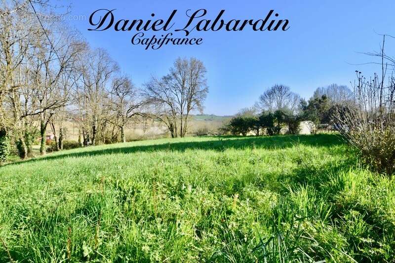 Terrain à PUYMICLAN