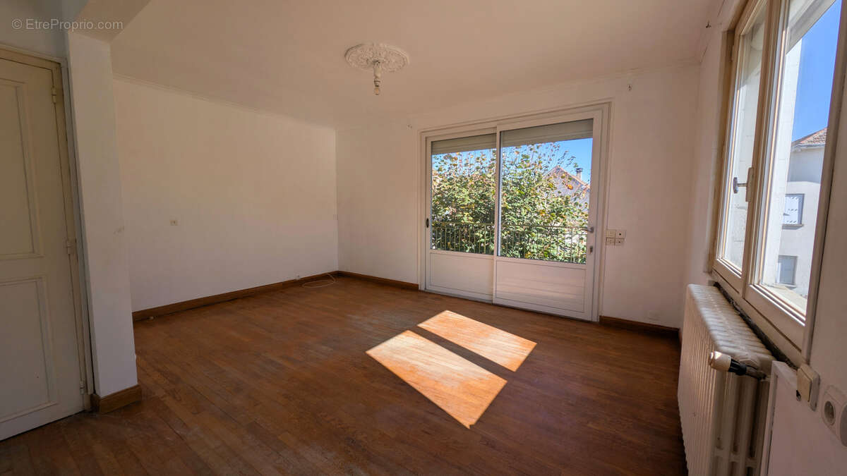 Exclusivité - Grand local avec logement F5   Nombreuses possibilités - photo 6