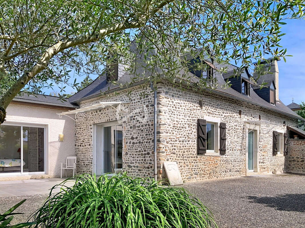 Maison à POEY-DE-LESCAR
