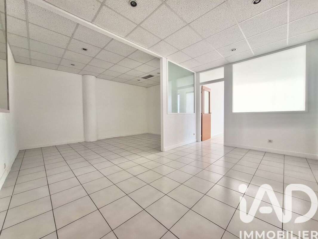 Commerce 68 m² à Nimes  - photo 2