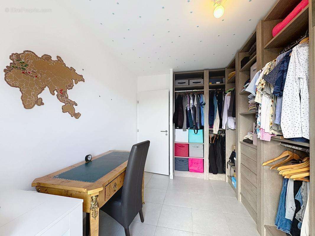 Appartement à SAINT-LAURENT-DU-VAR