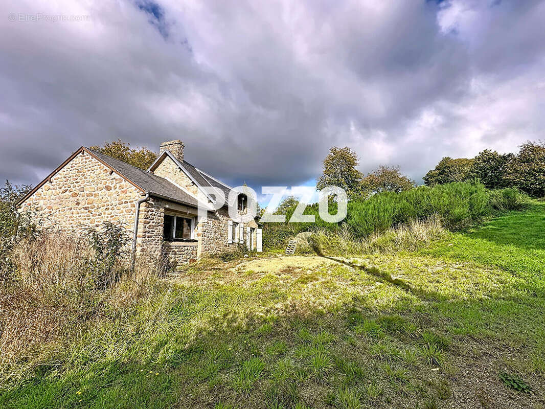 Maison à SAINT-LAURENT-DE-TERREGATTE